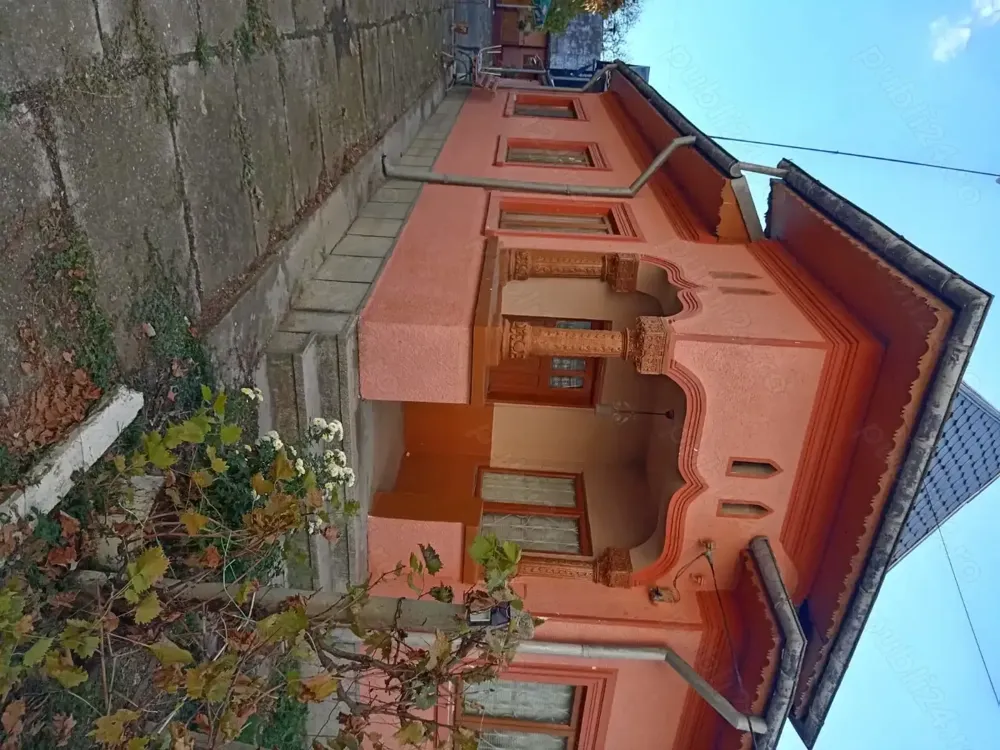 De Vânzare Casă centru Leordeni - imagine 1