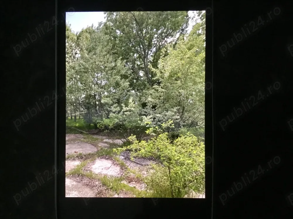 35000 mp teren intravilan cu platforma betonata si cladiri situate in centrul comunei Stolnici Arges