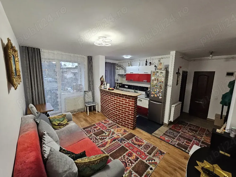 închiriez apartament zona facultatea de Nord