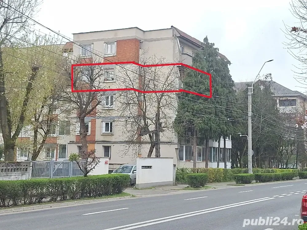 Vand apartament decomandat 3 camere , bucatarie ,2 bai, situat central