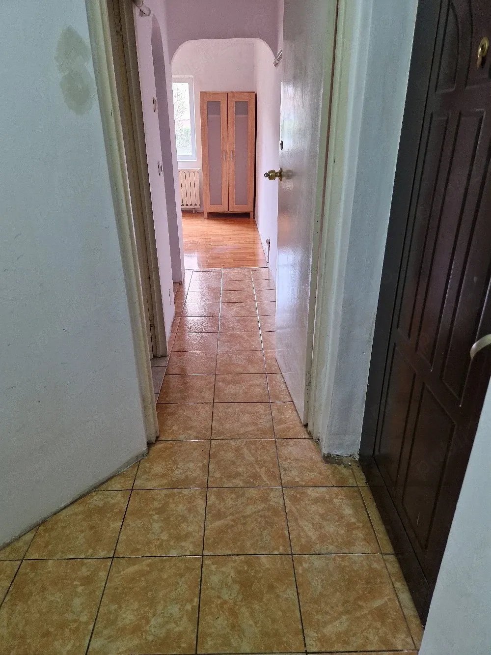 Garsoniera parter zona Nord Rm Valcea