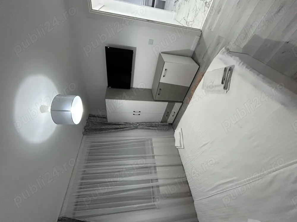 Închiriez apartament central parter cu 3 camere - imagine 1
