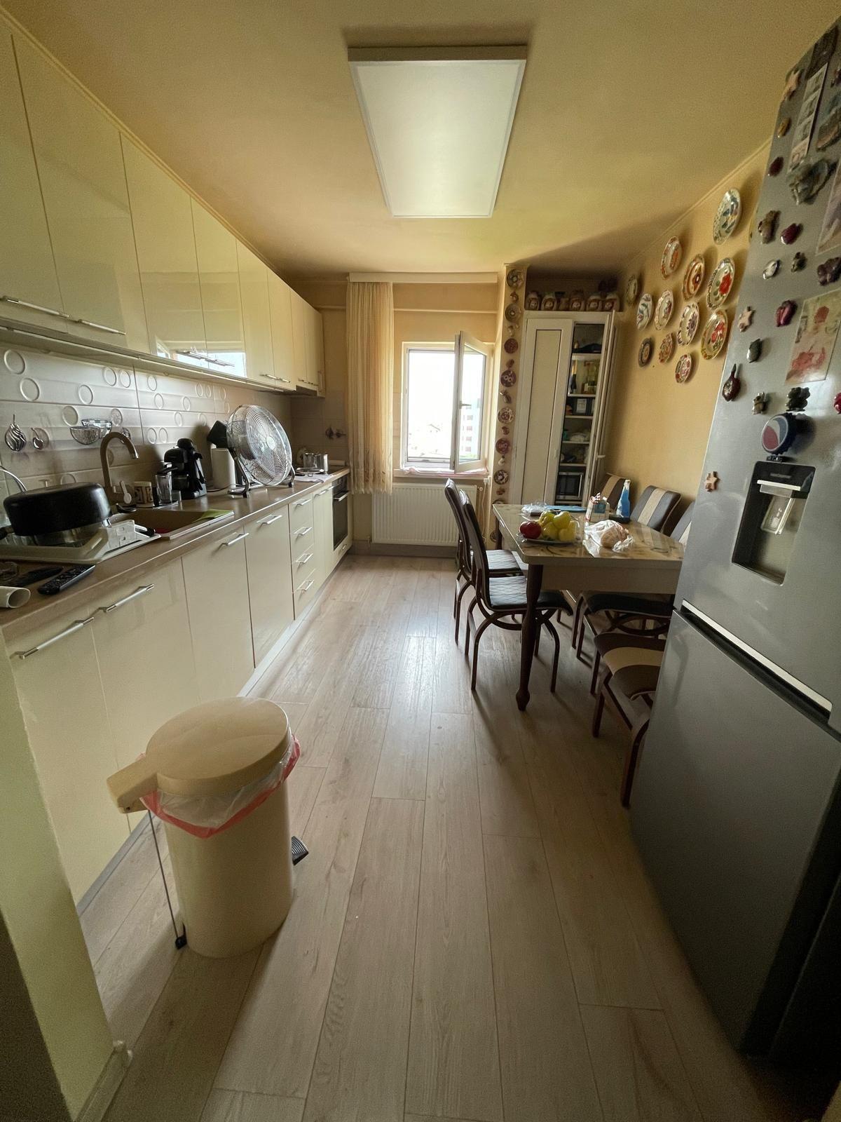 Comision 0 .Proprietar . Vând apartament str republicii bloc 82