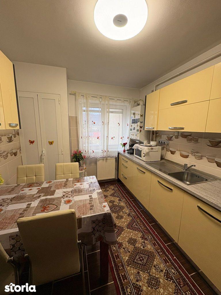 Se vinde apartament spațios și luminos pregătit pentru mutare imediată - imagine 1