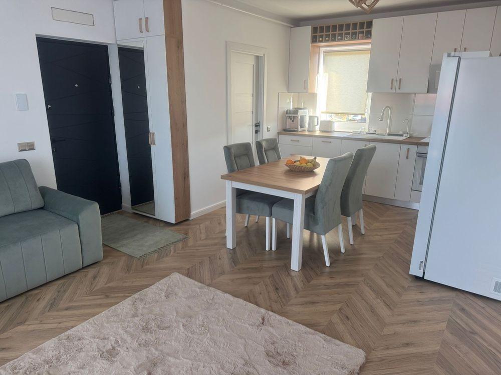 Apartament modern 3 camere in zona linistita de case - imagine 1