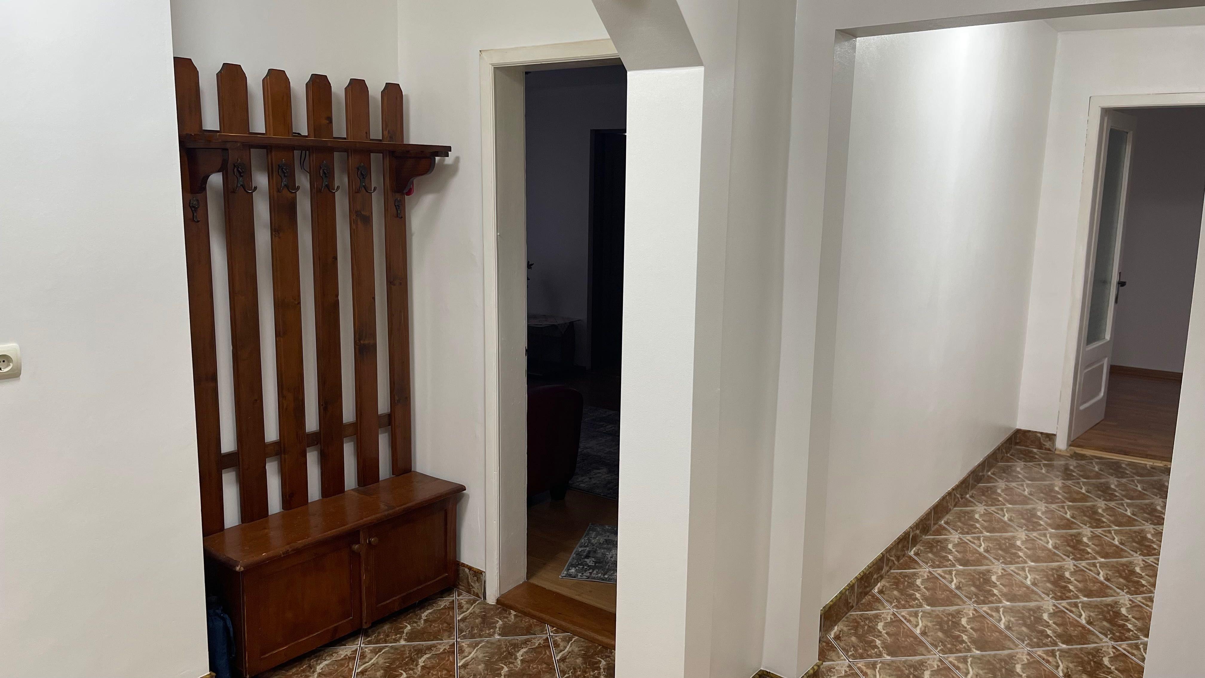 Proprietar, vând apartament 4 camere plus garaj
