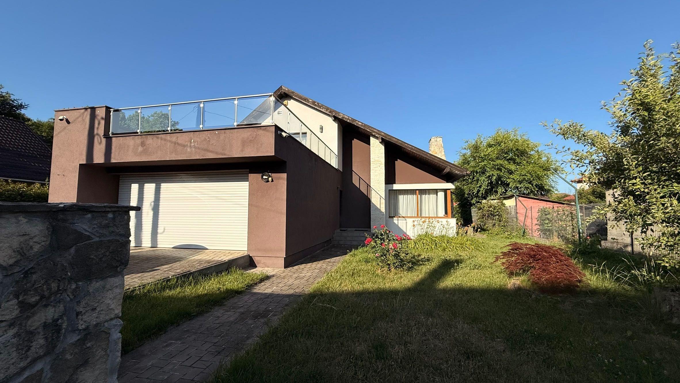 Casa de vanzare cu 3 dormitoare living 3 bai teren 1029 m/p - imagine 1