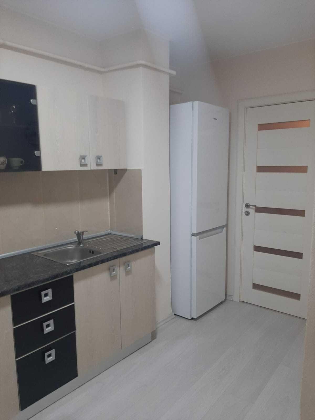 Apartament 3 camere de închiriat, et. 2, CT, lângă cinema Geo Saizescu