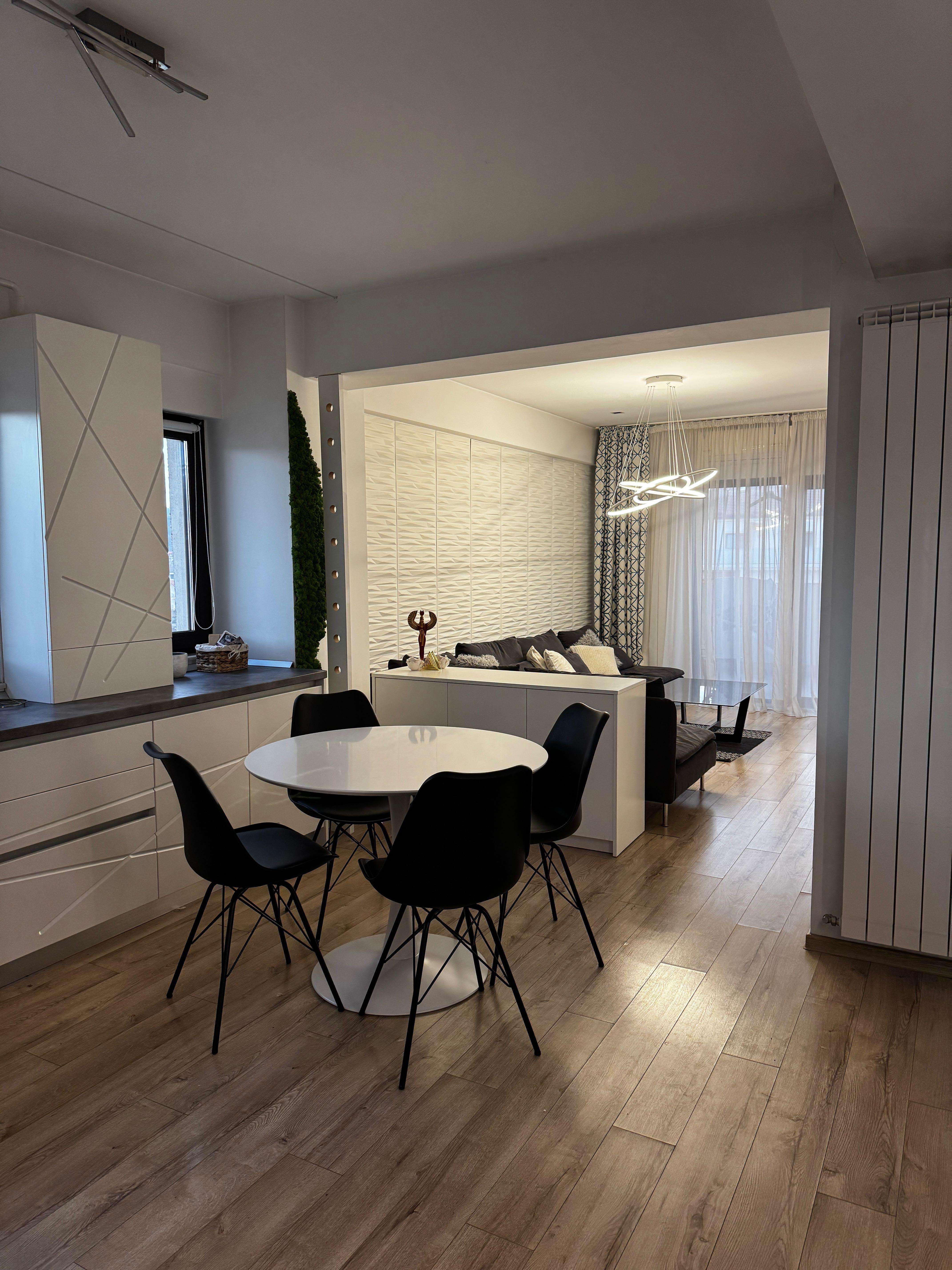 Închiriez apartament cu 3 camere pe bd. Dem Rădulescu