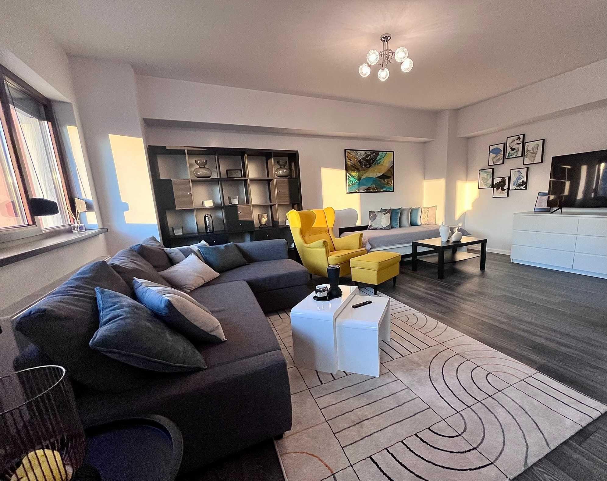Apartament Vanzare 2 Camere Ultracentral Spatios cu Vedere Superba - imagine 1
