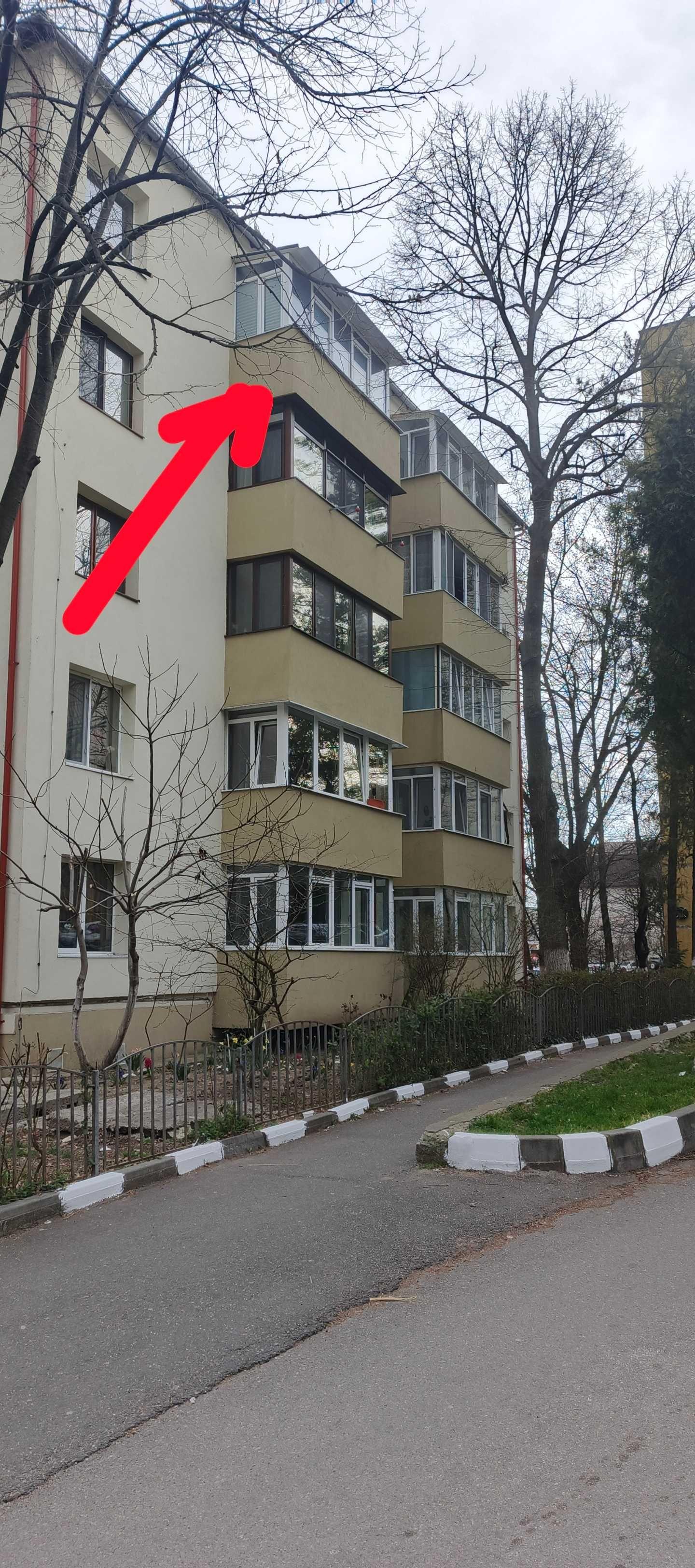 Apartament 3 camere, decomandat, 2 băi, situat în zona Nord, Rm.Vâlcea