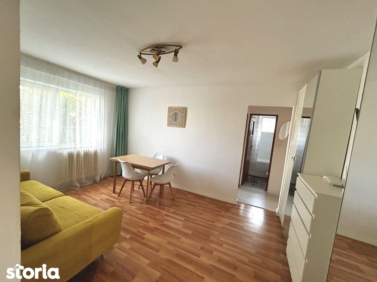 Vând Apartament 3 camere mobilat - luminos, liniște, locație excelentă - imagine 1