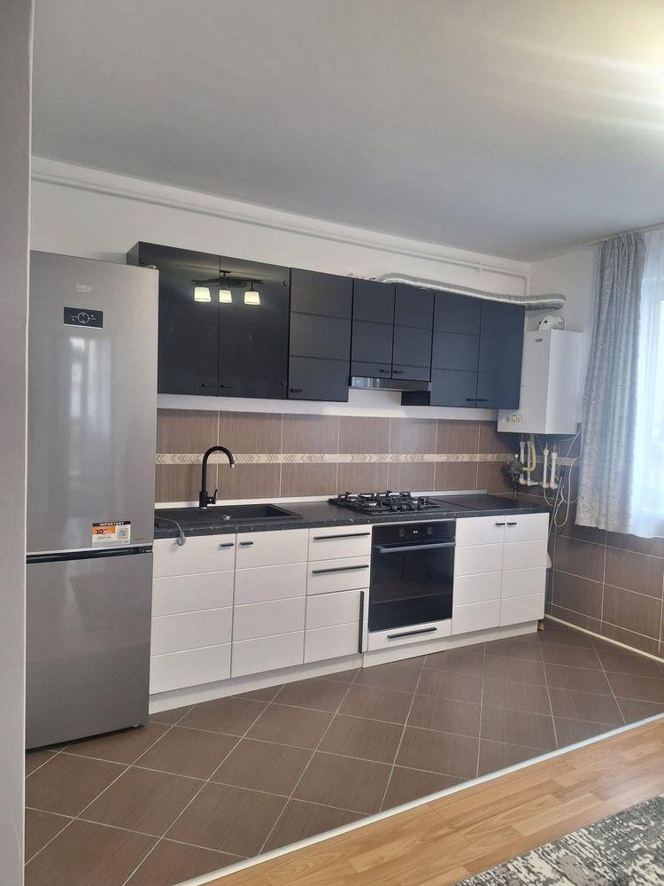 Închiriere apartament 2 camere – Zona Cetății, bloc nou, mobilat modern, electrocasnice noi + loc de parcare! - imagine 1