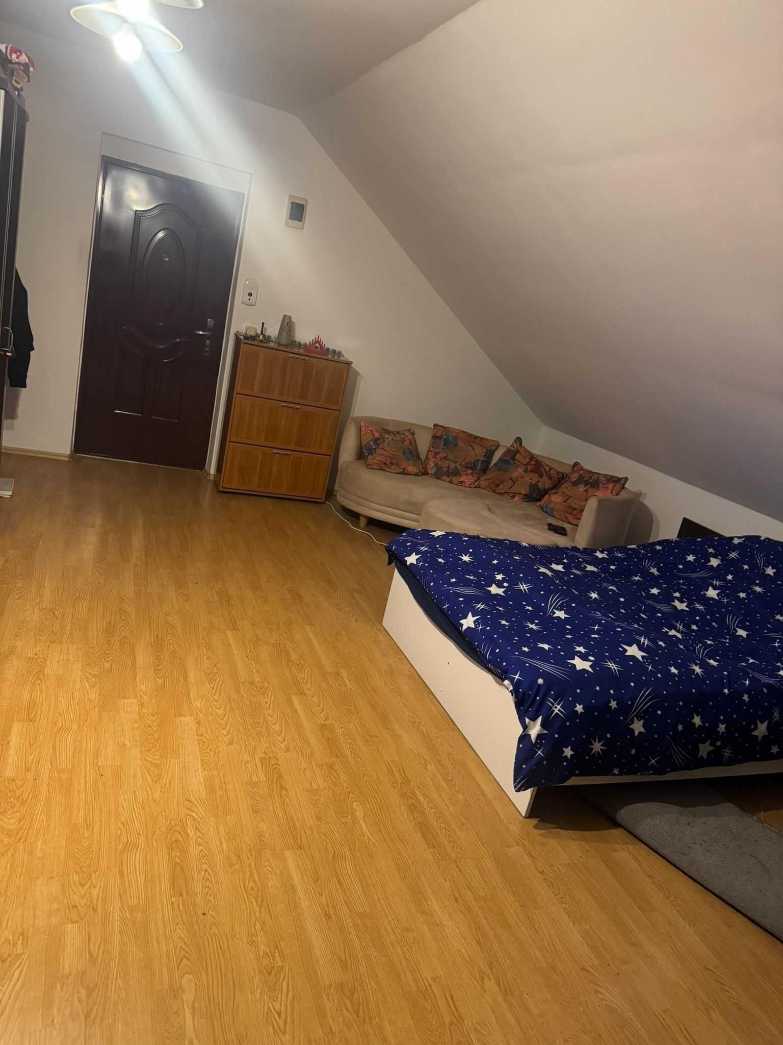 Închiriez apartament - imagine 1