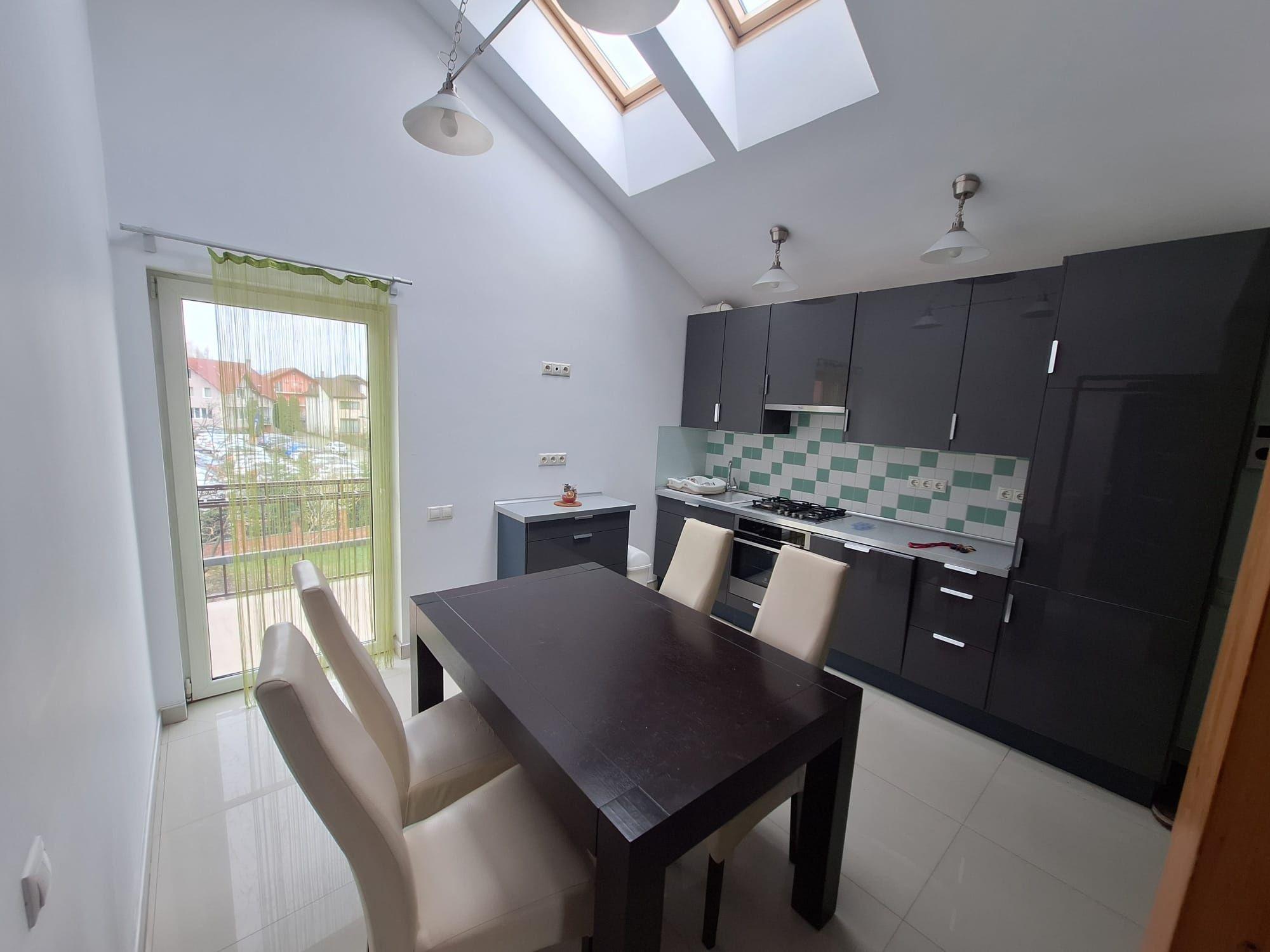 PF închiriez apartament cu 2 dormitoare și living cu bucătărie