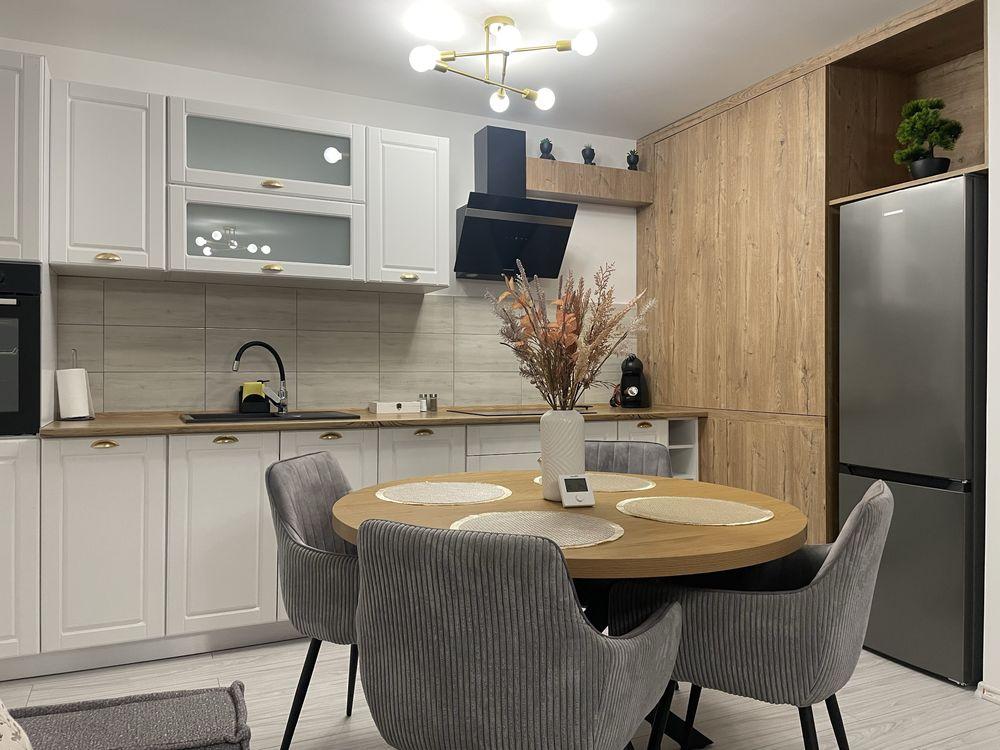 Vand Apartament cu 2 camere Nou-mobilat si utilat+parcare+boxa !