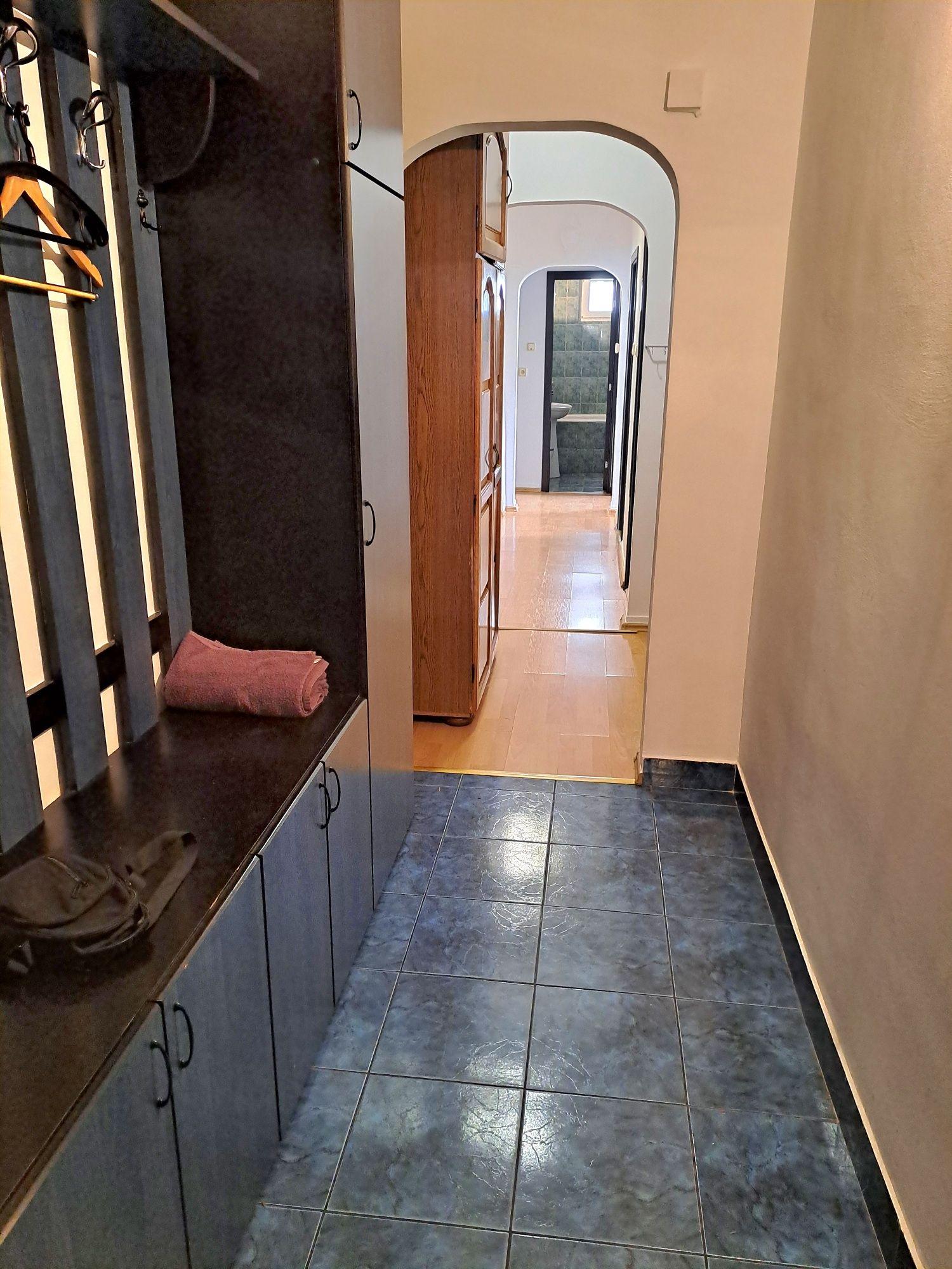 Inchiriez apartament 3 camere - imagine 1