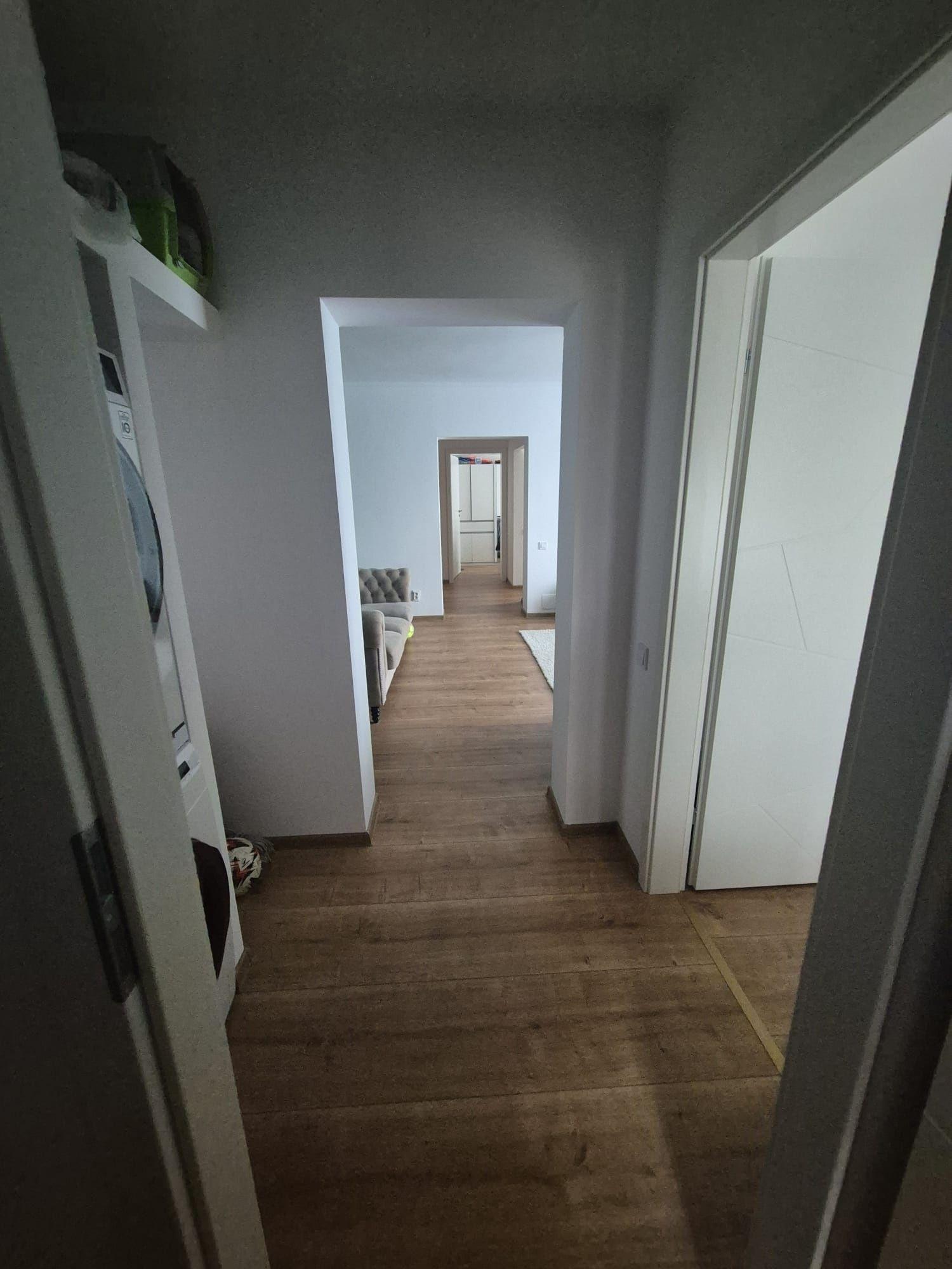 Inchiriez apartament 3 camere - imagine 1