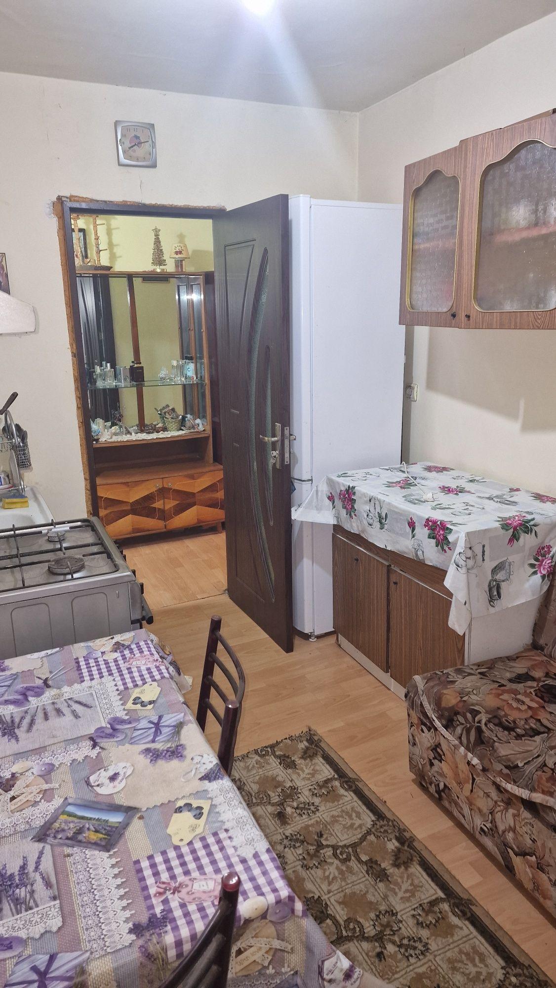 Vand apartament decomandat