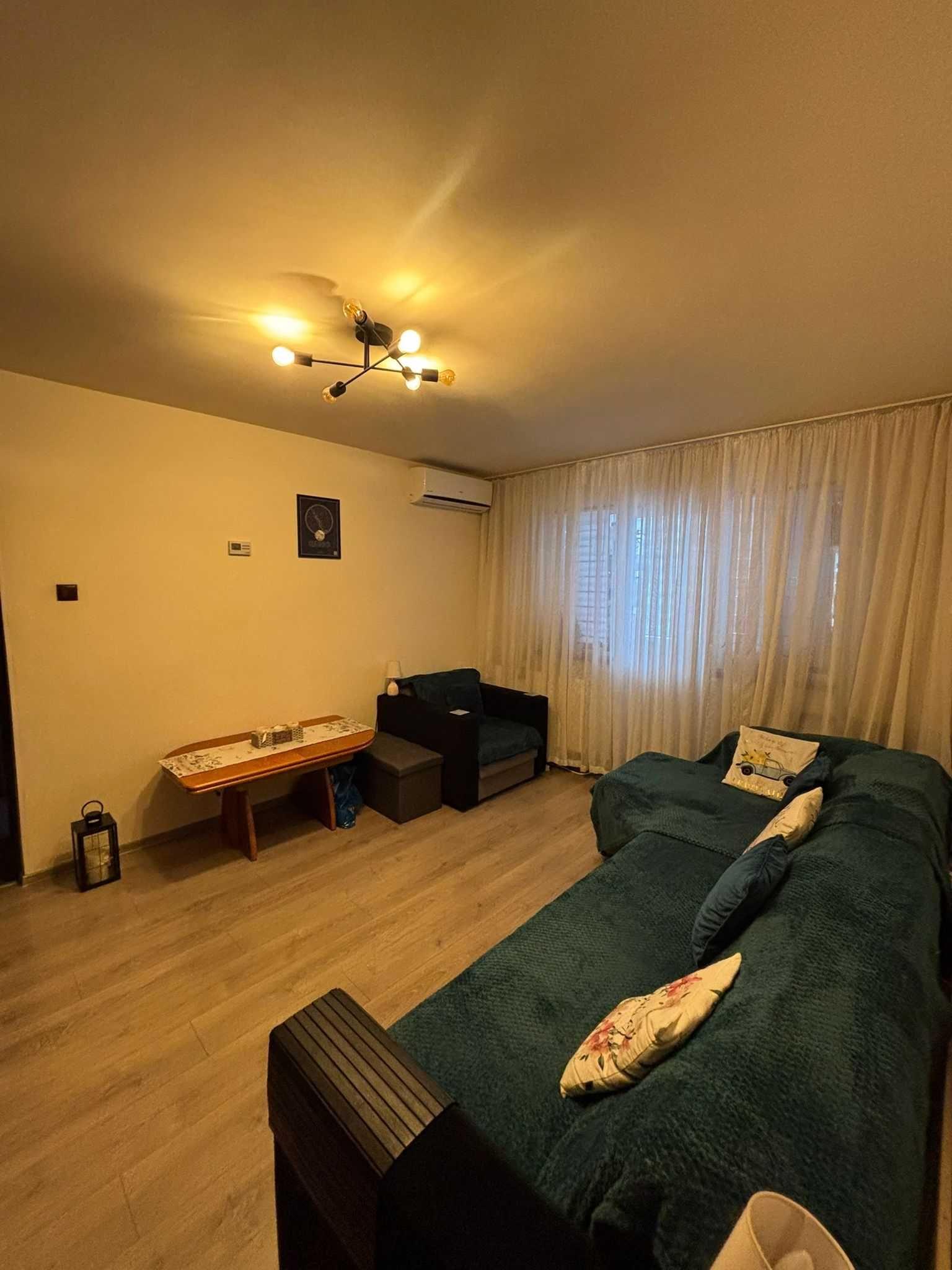 Apartament 3 camere semidecomandat
