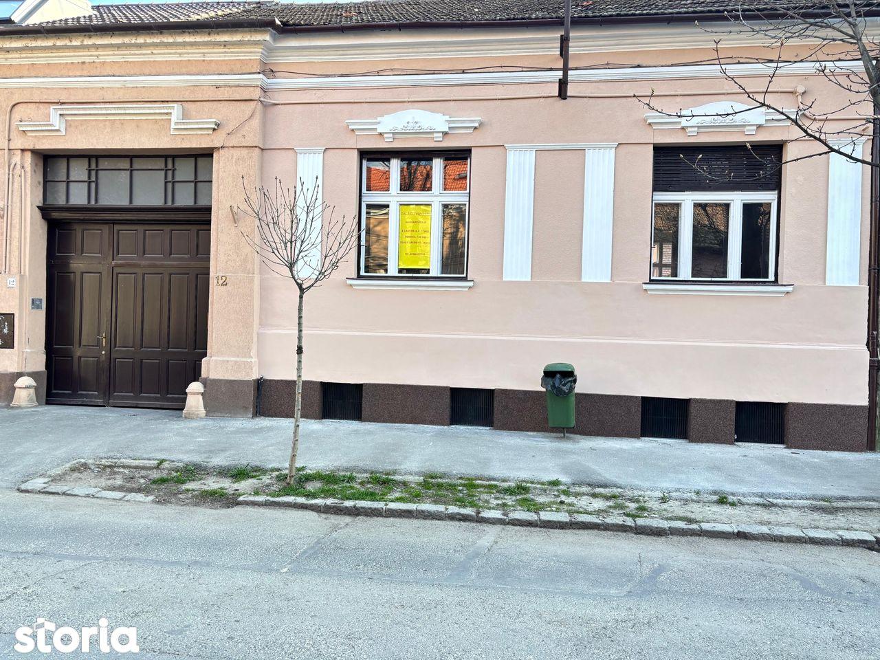 Casa ultracentrala renovata ,mansardabila - imagine 1