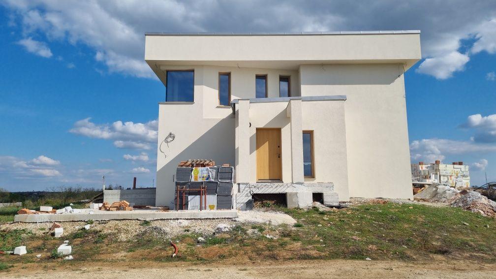 Vand casa dealurile Oradiei cu panorama 360