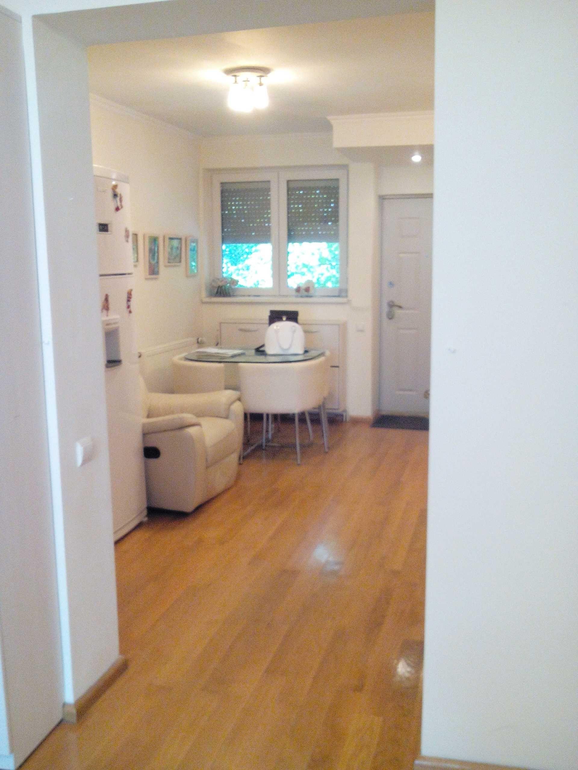 inchiriez garsoniera dubla cocheta  Ploiesti -gara de sud  350E - imagine 1