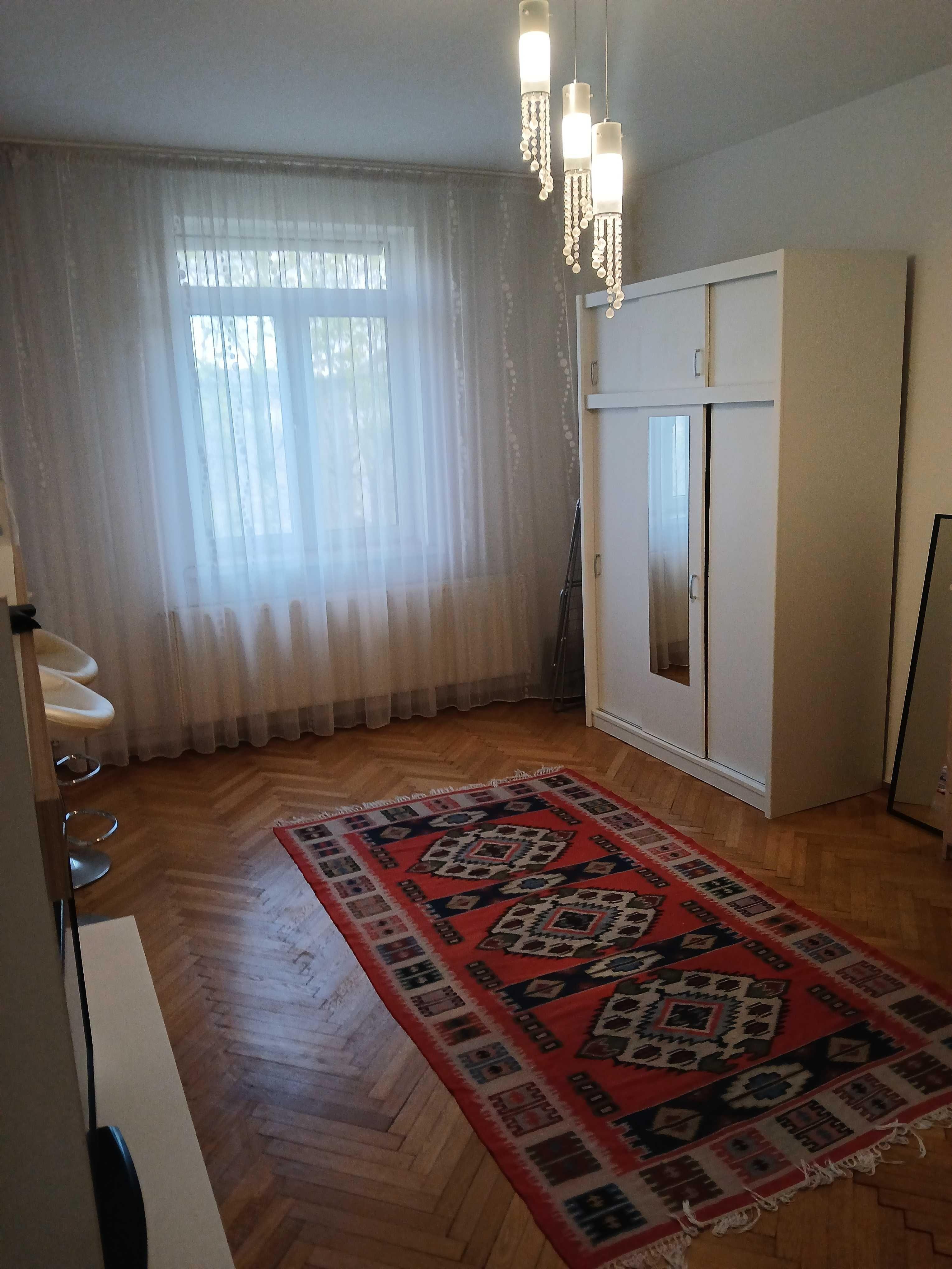 Inchiriez garsoniera renovata,complet utilata - imagine 1