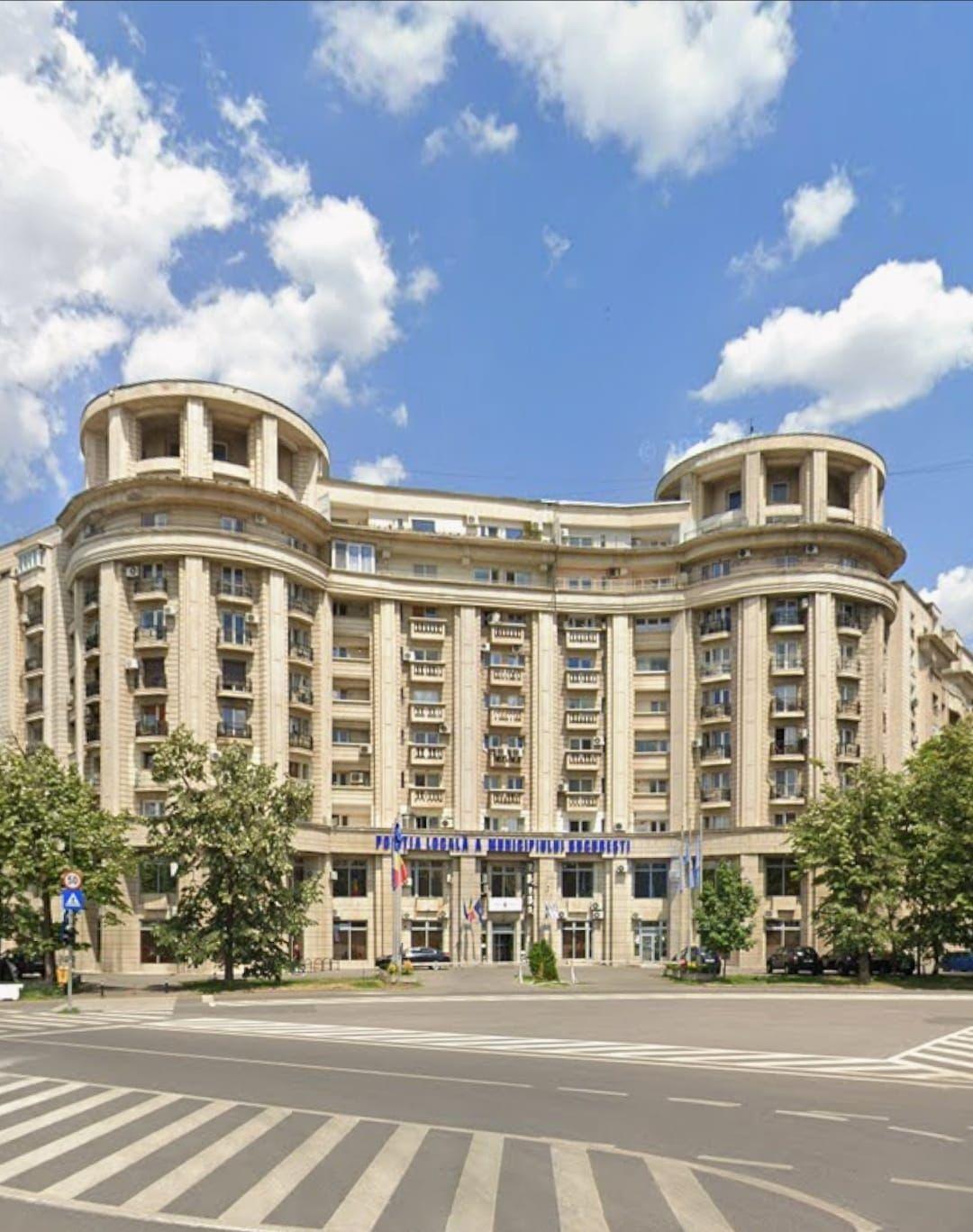 Proprietar inchiriez  garsoniera renovata integral,  Casa Poporului, Prima inchiriere - imagine 1