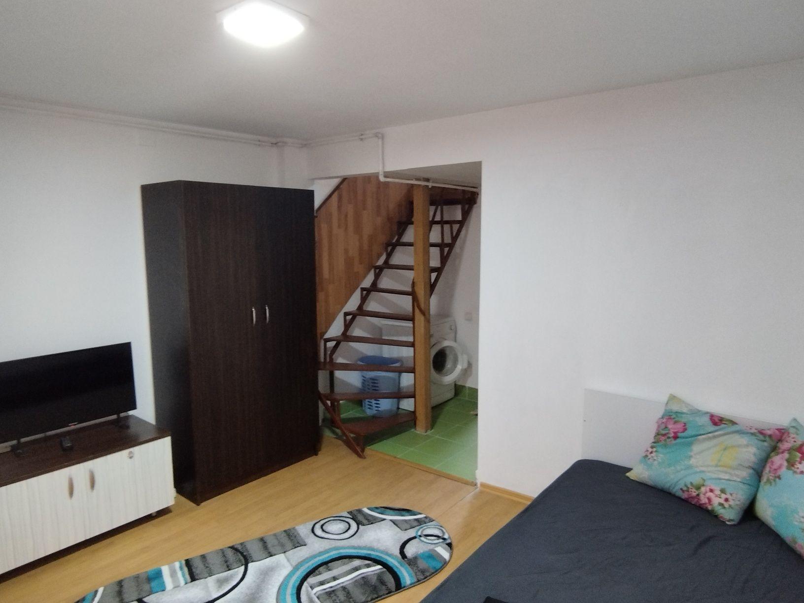 Proprietar - închiriez garsonieră dublă la curte,în vilă - imagine 1