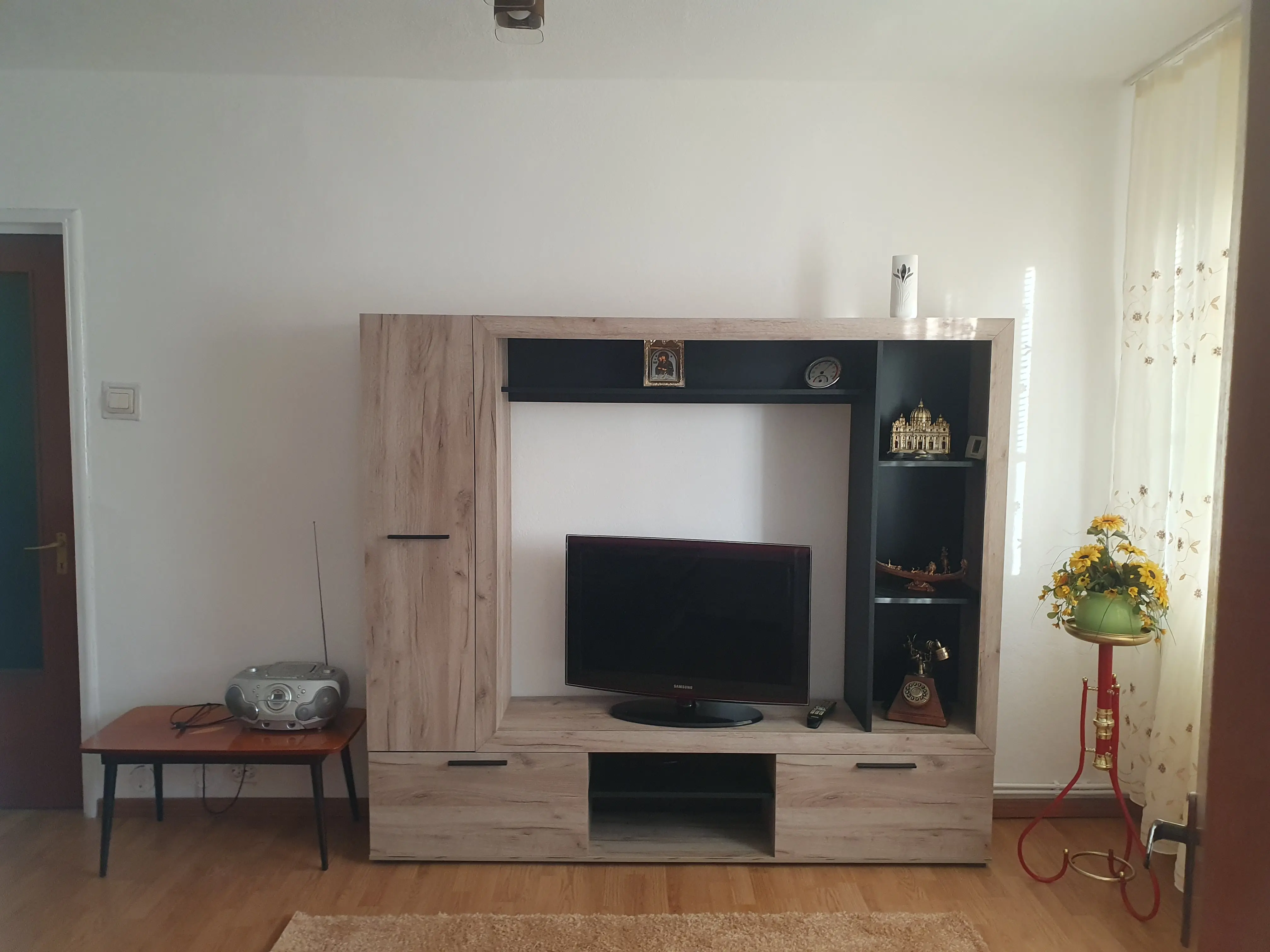 Închiriez apartament 3 camere