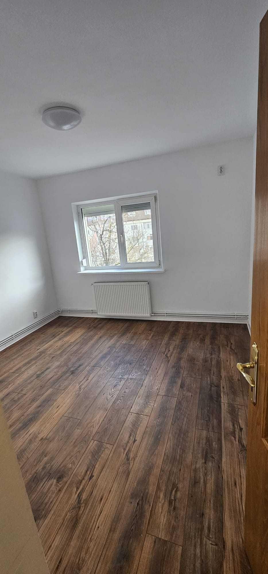 Apartament 3 camere, decomandat, liber, renovat, etaj 4, proprietar - imagine 1