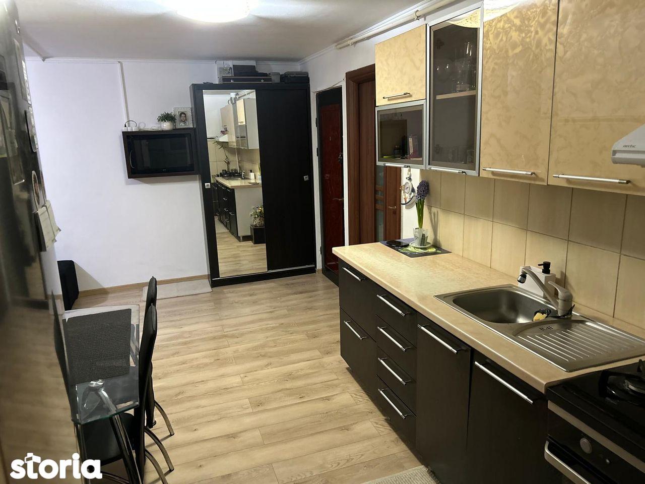 Apartament cu balcon și bucătărie separată, Iasi