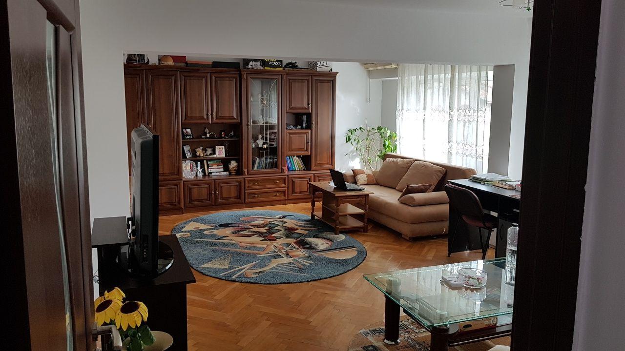 Apartament 4 camere -  semidecomandat  recompartimentat Zona Frumoasa - imagine 1