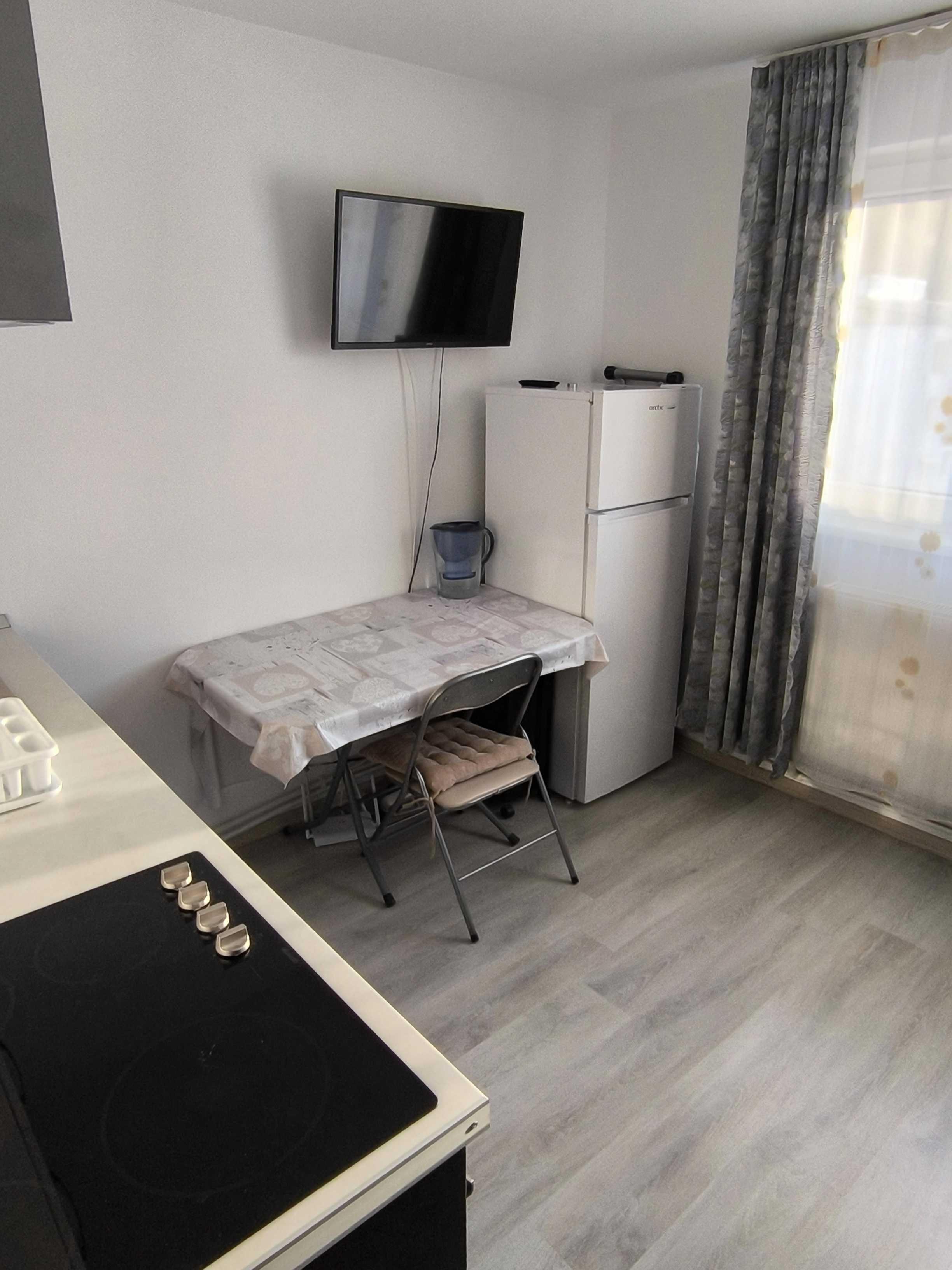 Persoana fizică închiriez mini-garsoniera