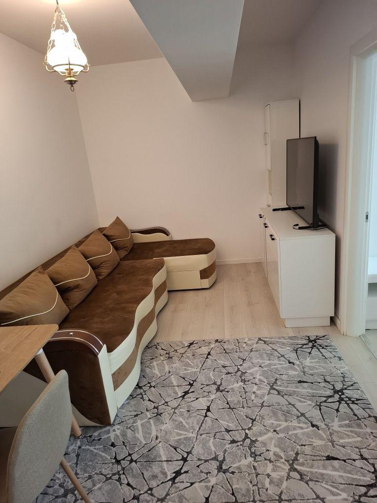 Apartament se inchiriaza cu living, dormitor, bucătărie, baie.