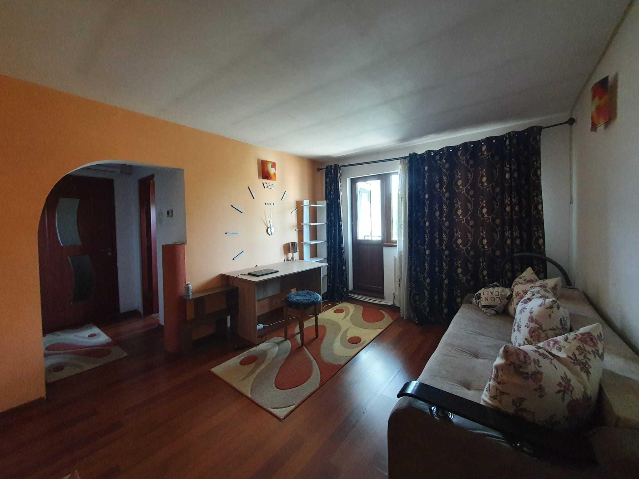 Apartament 2 camere Semidecomandat, Zona Podu Ros