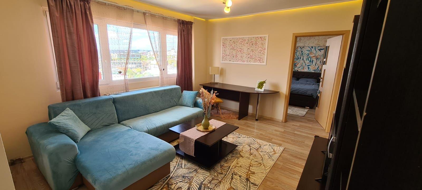 PF  Închiriez Apartament 3 camere Lux Centru , Palas