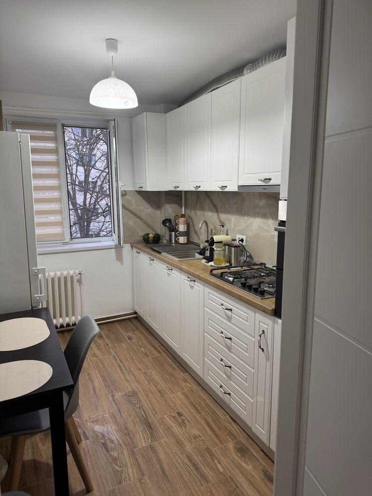 Inchiriez apartament