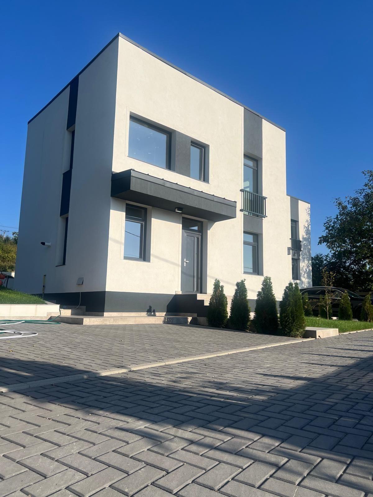 Casă modernă Bârnova / construcție solidă cadre / finisaje peste medie - imagine 1