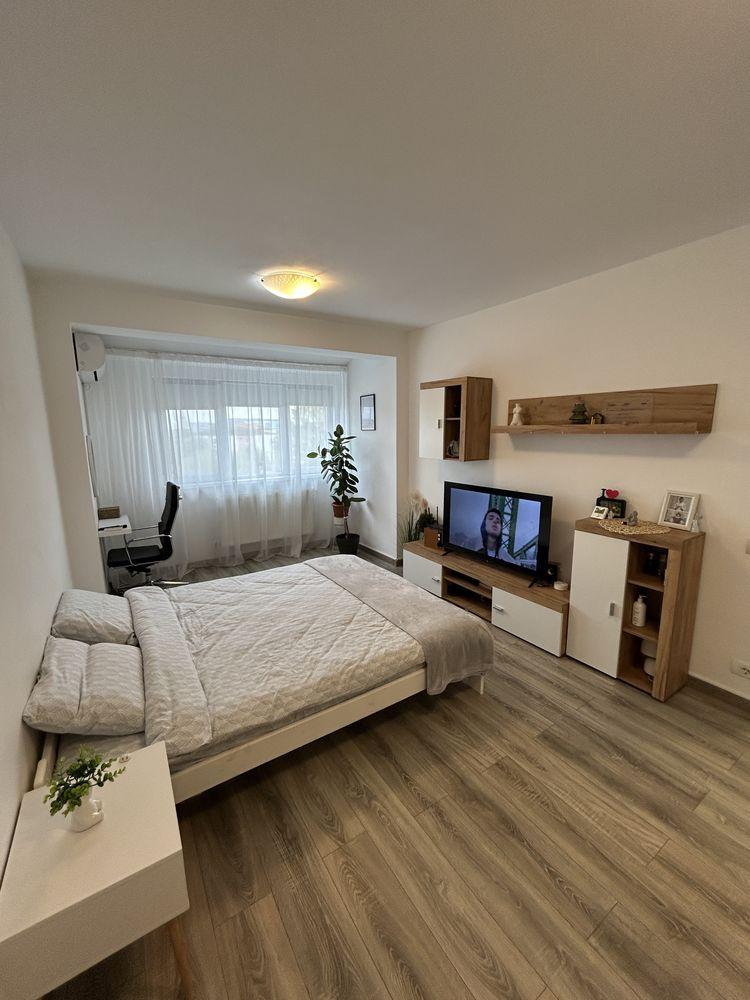 Proprietar vand apartament cu o camera mobilat si utilat AEM 35 mp