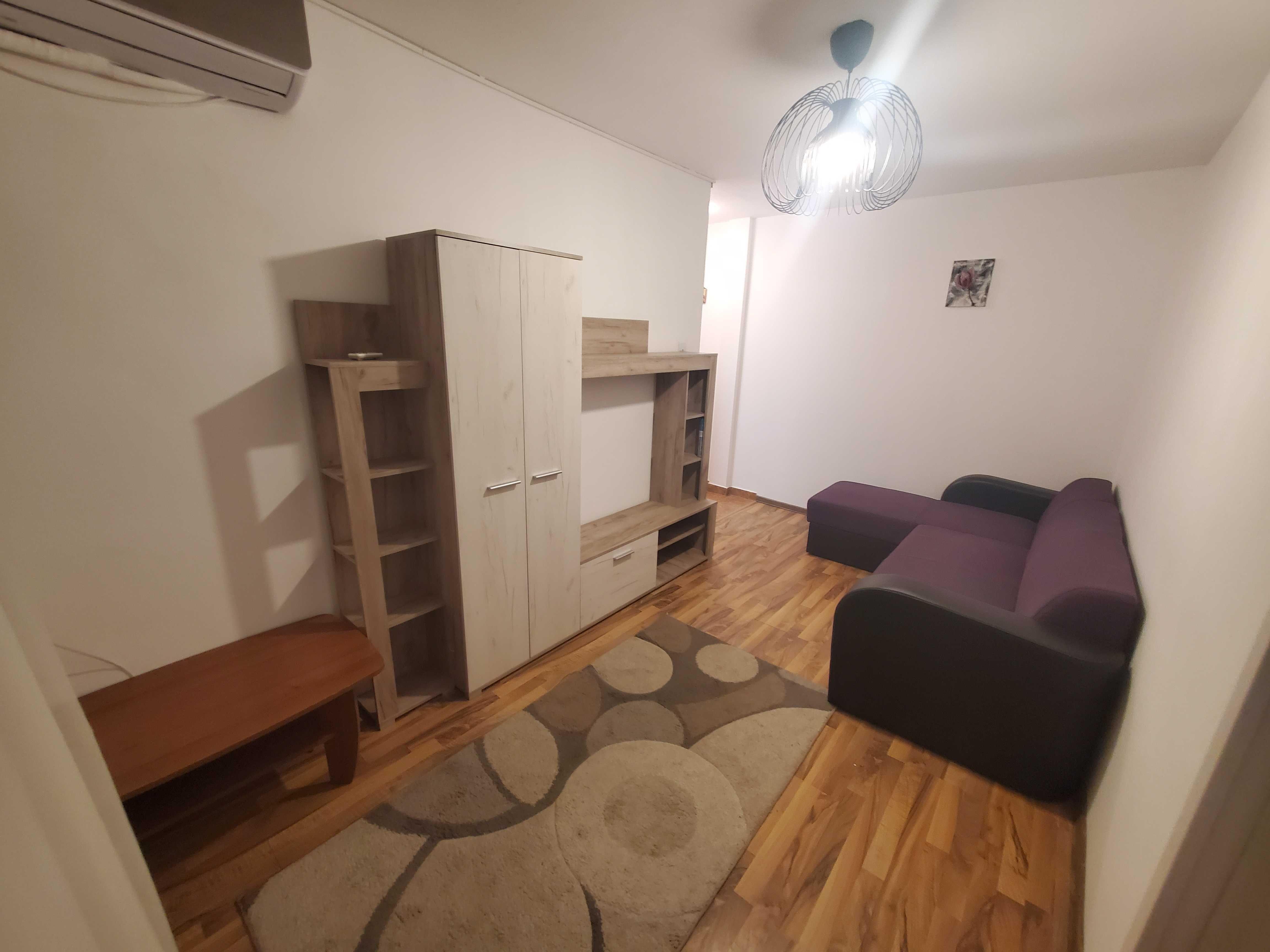 Vând apartament 2 camere etaj 4 zona Sagului