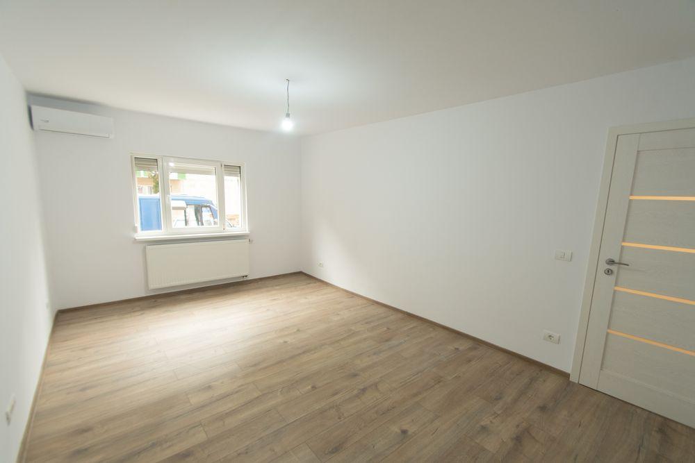 Apartament cu doua camere, decomandat, zona Soarelui