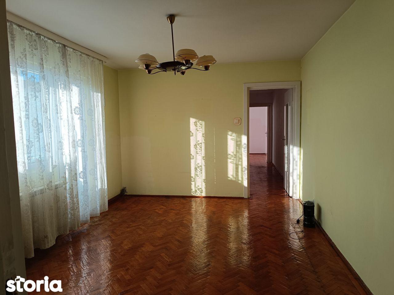 3 cam, aproape centru, Circumvalațiunii – 63 mp, etaj 4, cu acoperiș - imagine 1