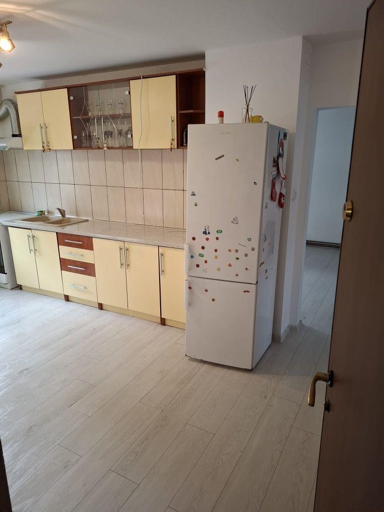 Proprietare, vand apartament cu 3 camere, confort 1, parter
