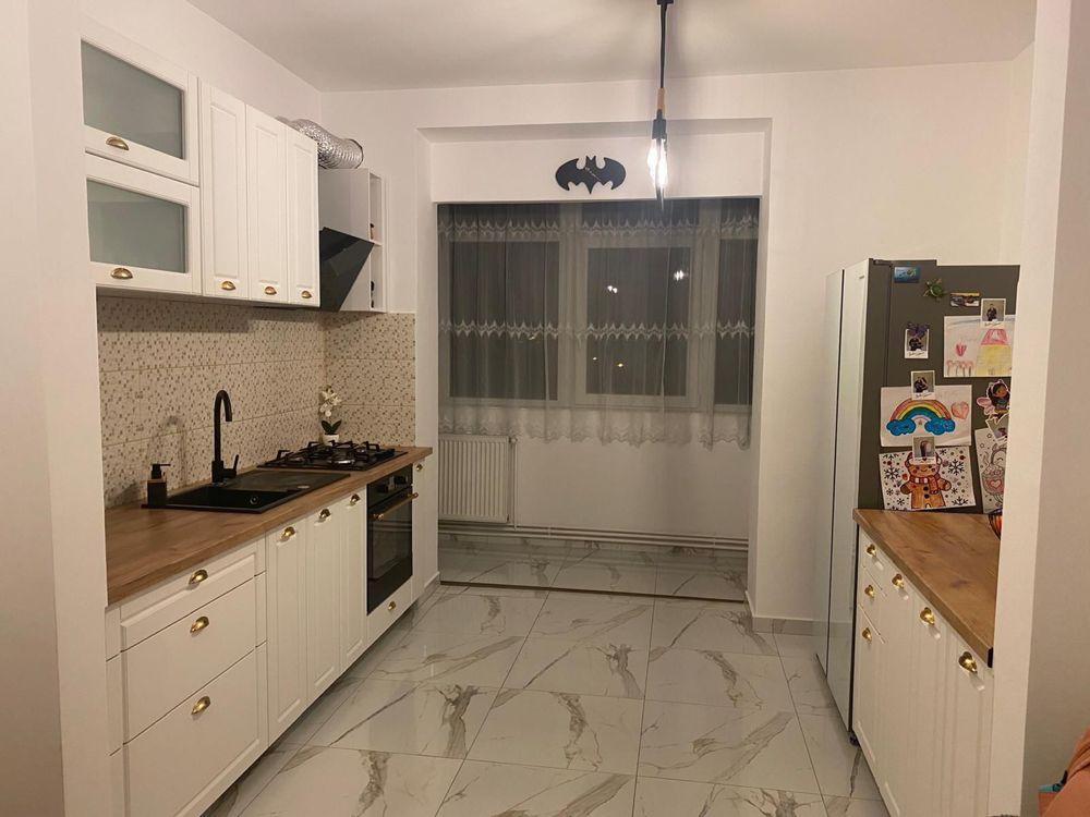 Apartament decomandat 4 camere + garaj + boxă