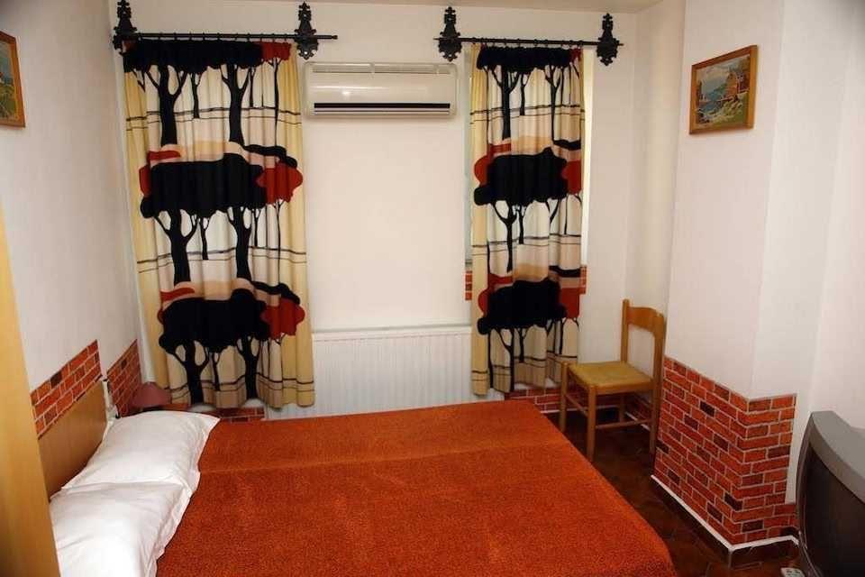 Proprietar Închiriez apartamente cu 2/3 camere în fostă pensiune – zonă Calea Aradului