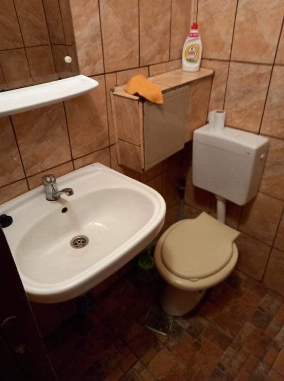 Închiriez garsoniera
