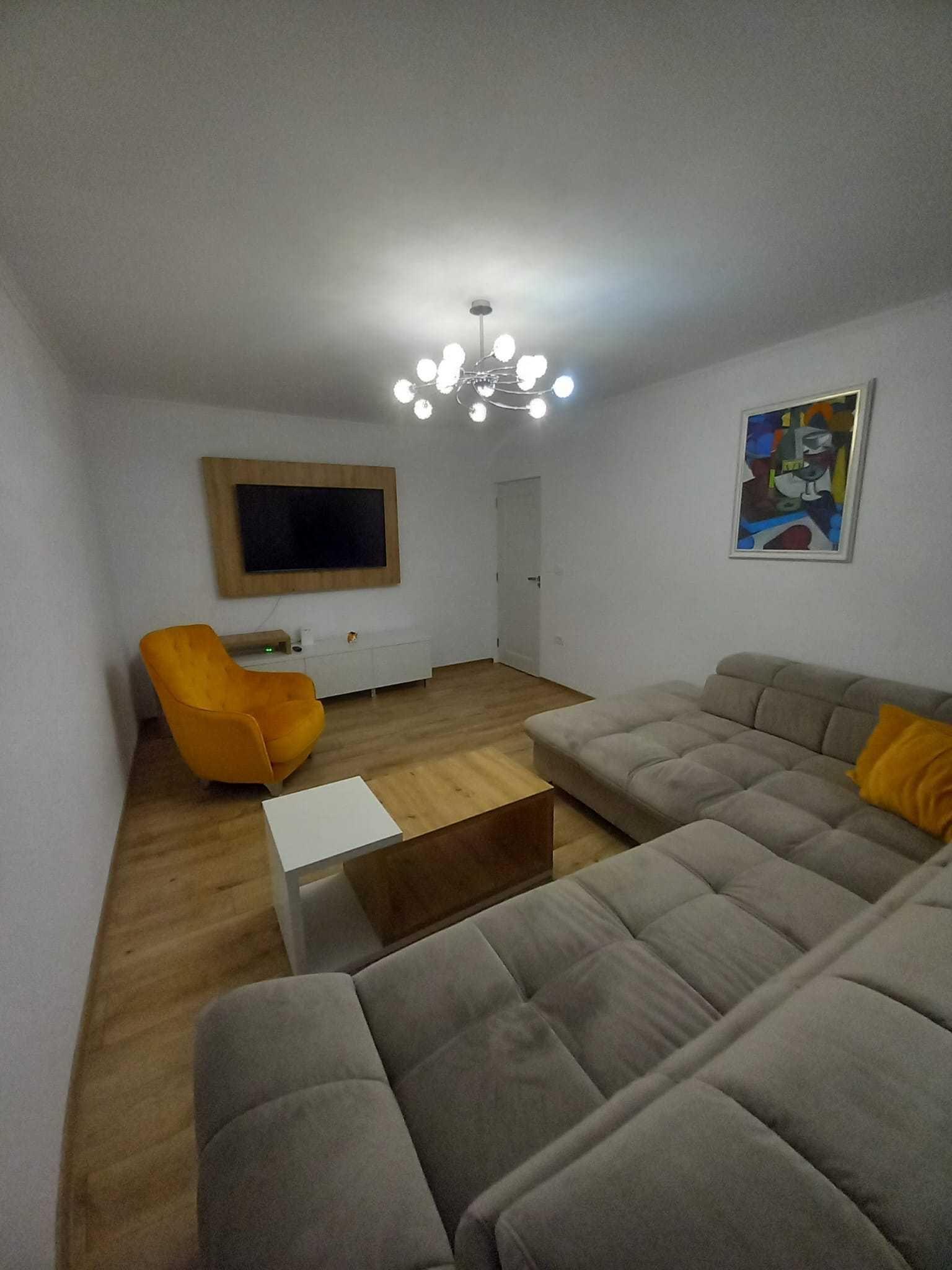 Inchiriez apartament, 2 camere, decomandat, etaj 1, zona soarelui