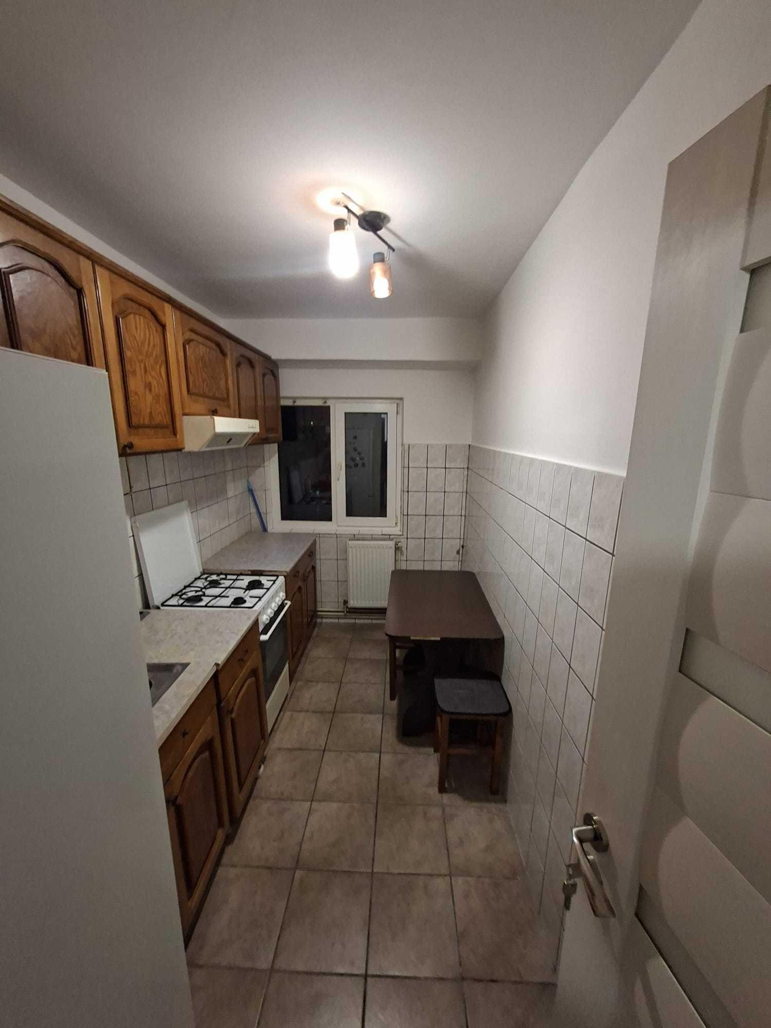 Inchiriez apartament